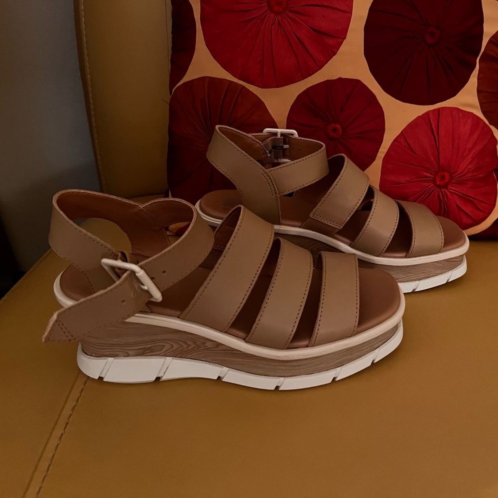 Sorel-Ladies 7.5-Joanie Ankle Strap Wavy Wedge Sandals-Full-grained leather-NEW